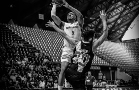 Linda foto do armador Fuller durante o jogo contra o Vasco pelo Novo Basquete Brasil