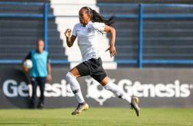 Adriana marcou um dos cinco gols do Corinthians contra o Internacional, pelo Brasileiro Feminino