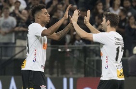 Gustavo e Boselli no jogo contra a Ferroviária, na Arena Corinthians