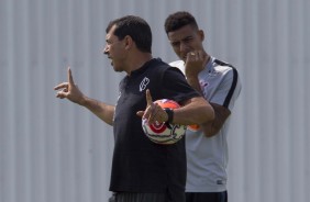 Carille e Gustagol no treino deste sábado no CT