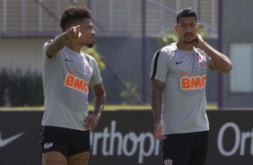 Os volantes Júnior Urso e Ralf no treino de hoje no CT Joaquim Grava
