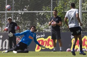 Goleiro Cssio no treino deste sbado no CT Joaquim Grava