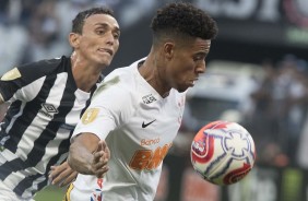 Gustavo atuando contra o Santos pela semifinal do Paulistão