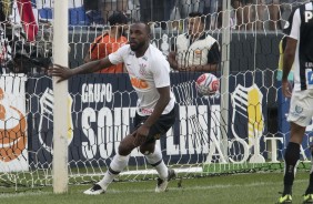 Manoel marcou o primeiro gol do Corinthians contra o Santos