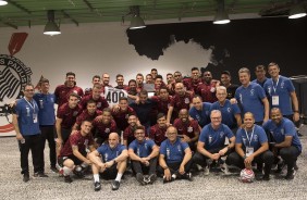 Todo o elenco e comisso tcnica reunidos para homenagear os 400 jogos de Ralf