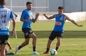 Ramiro e Pedro Henrique durante o treino do Corinthians