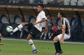 Gustavo domina a bola em partida contra o Cear