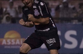 Ramiro comemora aps acertar o pnalti contra o Santos