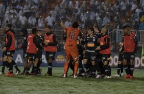 Jogadores do Corinthians comemoram vaga na final no Pacaembu
