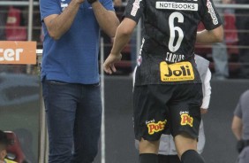 Carille passa instrues a Carlos Augusto durante final contra o So Paulo, no Morumbi