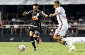 Clayson em jogada durante o primeiro jogo da final do Paulista, contra o So Paulo