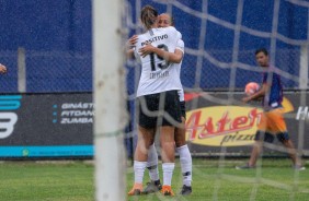 Crivelari e Juliete comemorando o gol contra o Taubat, pelo Campeonato Paulista