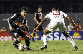 Fagner em jogada contra o So Paulo, pelo primeiro jogo da final do Campeonato Paulista