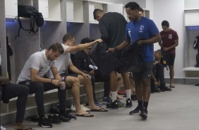 Jogadores se preparam no vestirio do Morumbi para duelo contra o So Paulo