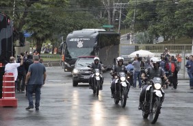 nibus do Corinthians chega ao Morumbi para jogo contra o So Paulo