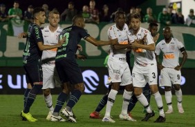 Jogadores durante duelo contra a Chapecoense, pela Copa do Brasil