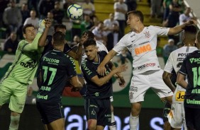 Lateral Carlos Augusto no jogo contra a Chapecoense, pela Copa do Brasil