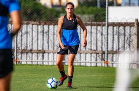 Erika no treino do Corinthians Futebol Feminino desta quarta-feira ensolarada