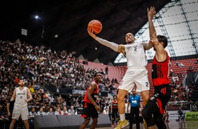 Fuller atuando contra o Flamengo