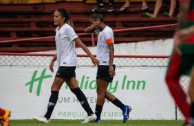 Gabi e Grazi no duelo contra a Portuguesa, pelo Campeonato Paulista Feminino