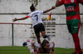 Gazi comemorando seu gol contra a Portuguesa