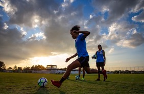 Grazi durante treino do Corinthians Futebol Feminino