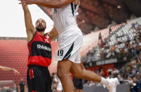 Humberto em jogada contra o Flamengo, pelas quartas de final do NBB