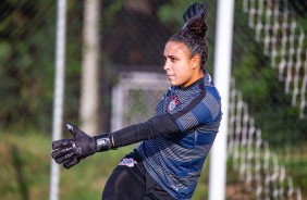 Lelê, do Corinthians Futebol Feminino, treina nesta quarta-feira