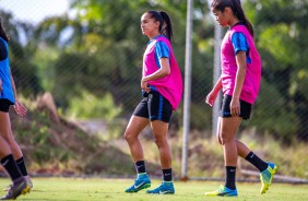 Paulinha e Adriana, do Corinthians Futebol Feminino, treinam nesta quarta-feira