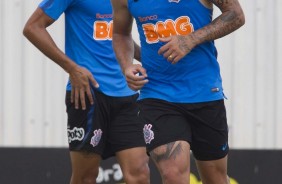 André Luís e Ramiro no treinamento que prepara a equipe para jogo contra o Santos
