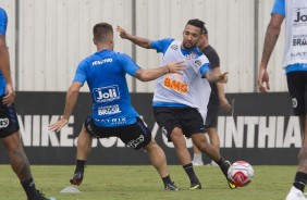 Clayson durante treino que prepara o time para jogo contra o Santos
