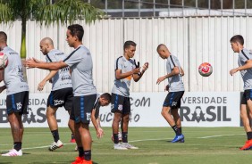 Jogadores no treino desta manhã no CT Joaquim Grava