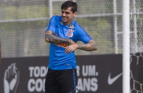 Lateral Fagner durante treino que prepara o Corinthians para embate eliminatório contra o Santos