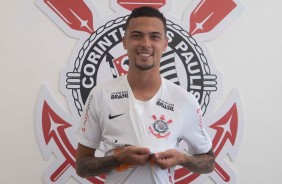 Thiaguinho renova com o Corinthians e já traja o manto