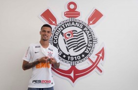 Thiaguinho renovou com o Corinthians