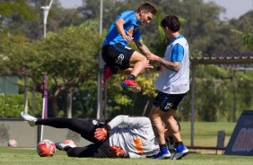 Boselli e Fagner no treino desta sexta-feira da Paixão no CT Joaquim Grava