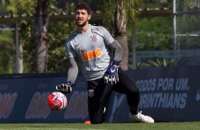 Caíque França no treino desta sexta-feira da Paixão no CT