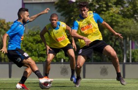 Clayson, João Victor e Avelar no treino desta sexta-feira da Paixão no CT Joaquim Grava