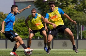 Clayson, Joo Victor e Avelar no treino desta sexta-feira da Paixo no CT Joaquim Grava