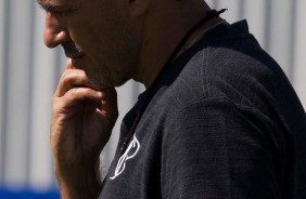Fábio Carille no treino deste sábado de aleluia no CT Joaquim Grava