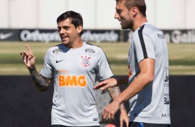 Fagner e Henrique no treino deste sbado de aleluia no CT Joaquim Grava