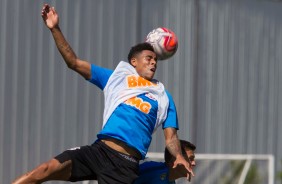 Gustagol no treino desta sexta-feira da Paixão no CT Joaquim Grava