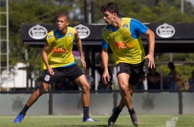 Joo Victor e Avelar no treino desta sexta-feira da Paixo no CT