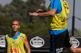 João Victor e Danilo Avelar no treino desta sexta-feira da Paixão no CT Joaquim Grava