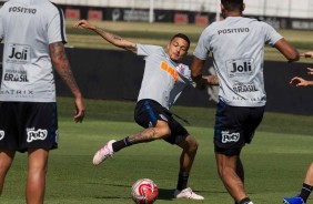 Meia Thiaguinho no treino deste sábado de aleluia no CT Joaquim Grava