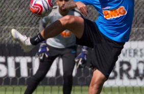 Pedro Henrique no treino desta sexta da Paixo no CT Joaquim Grava