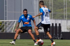 Ralf e Clayson no treino desta sexta-feira da Paixo no CT Joaquim Grava