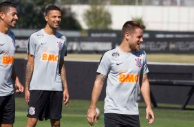 Thiaguinho e Ramiro no treino deste sábado de aleluia no CT Joaquim Grava