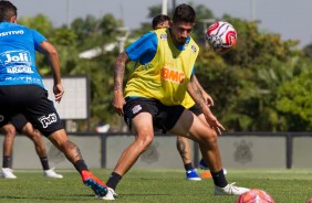 Zagueiro Pedro Henrique no treino desta sexta-feira da Paixão no CT Joaquim Grava