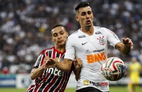 Avelar foi muito importante no jogo contra o São Paulo, pela final do Paulistão